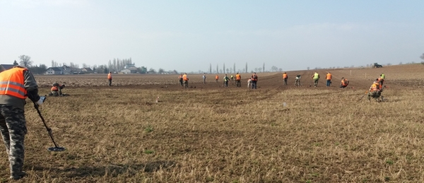 Dobrovolníci pomáhají archeologům s průzkumy